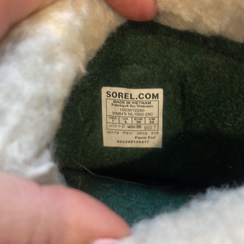 BNWT Sorel Size 7 Boots - Picture 2 of 2